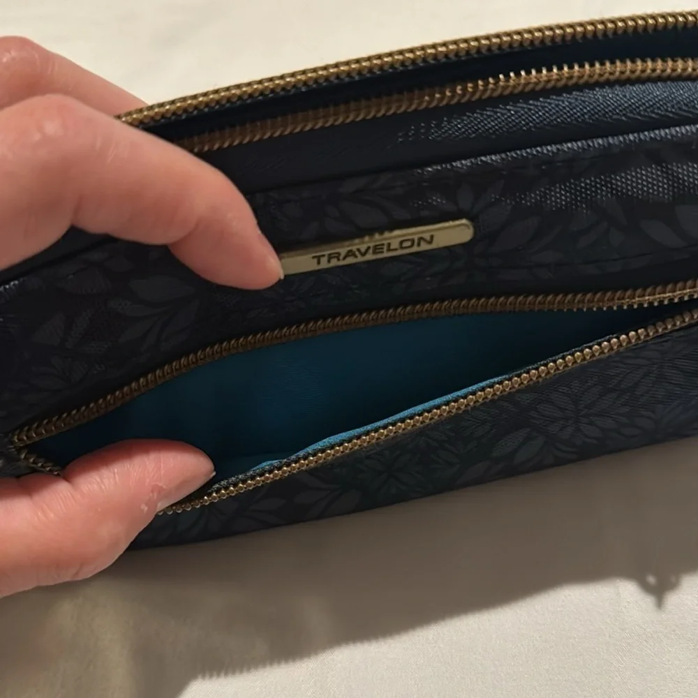 Travelon RFID Navy Blue‎ Blocking Zip Around Wallet Credit Card Safety 4x7.5”